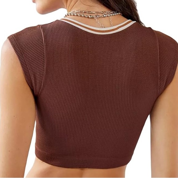 NWT Anwnd Ribbed Sporty Crop Top - Picture 2 of 6